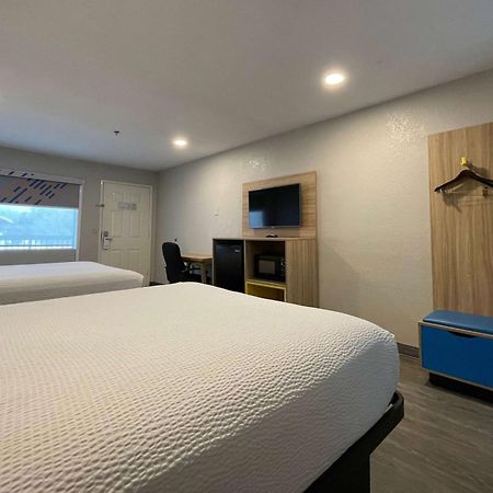 Days Inn By Wyndham Near Seaworld San Antonio Kültér fotó