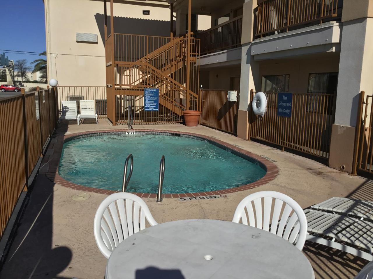 Days Inn By Wyndham Near Seaworld San Antonio Kültér fotó