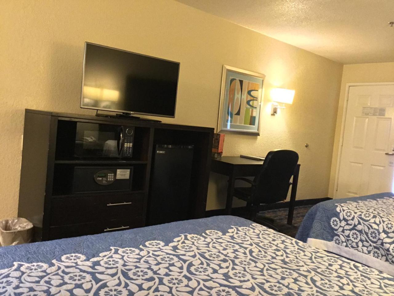 Days Inn By Wyndham Near Seaworld San Antonio Kültér fotó