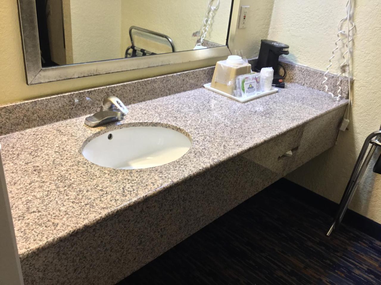 Days Inn By Wyndham Near Seaworld San Antonio Kültér fotó